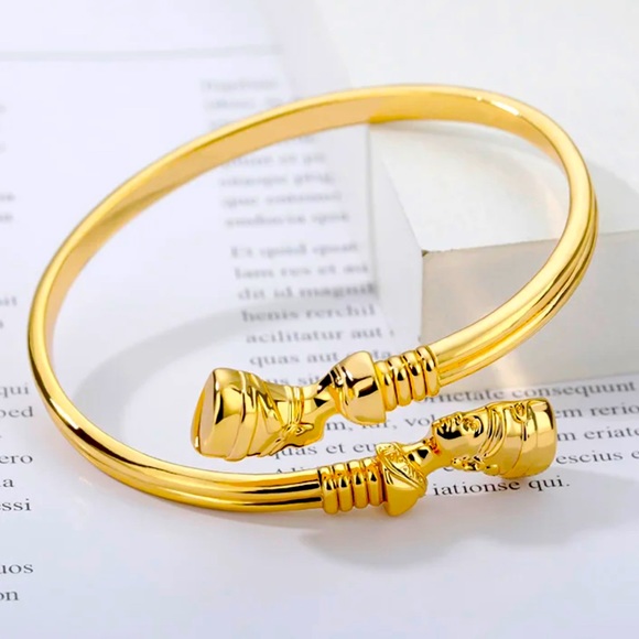 Egyptian Queen Nefertiti gold tone bracelet. Unique find - Picture 2 of 4